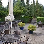 & Lindenkrug Hotel