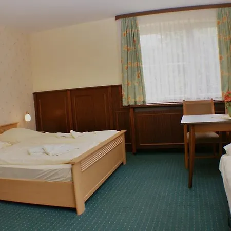 & Lindenkrug Hotel