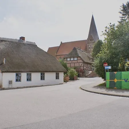 호텔 & Lindenkrug 2*